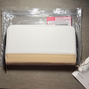 New All About The Benjamins Women’s Thirty-One Off White- Smooth PebbleWallet